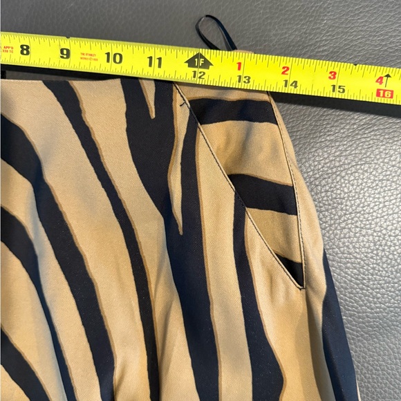NWT Roberto Cavalli asymmetric skirt in a beige and black zebra print sz small 4 - Picture 7 of 7